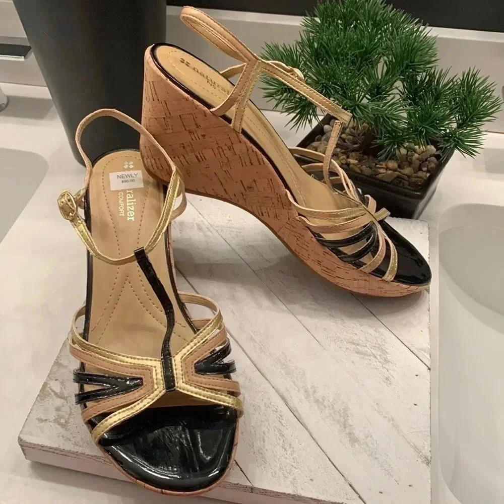 NWT Naturalizer N5 Comfort Wedge sz 9